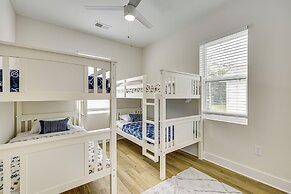 Walk to Riverfront District: Bright Wilmington Apt