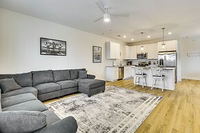 Walk to Riverfront District: Bright Wilmington Apt