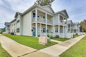 Walk to Riverfront District: Bright Wilmington Apt