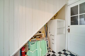 Walk to Beach: Dog-friendly Ventnor City Retreat!