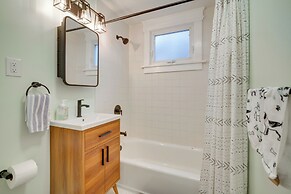 Walk to Beach: Dog-friendly Ventnor City Retreat!