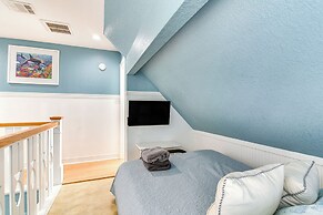 Ocean Views: Pet-friendly Surfside Beach Gem