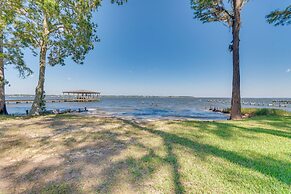 Bayfront Gem: Patio & Fire Pit in Pensacola