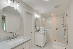 Bayfront Gem: Patio & Fire Pit in Pensacola