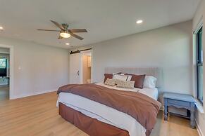 Bayfront Gem: Patio & Fire Pit in Pensacola