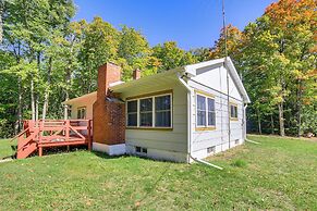 Walk to Water: Lake House in Suring!