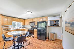 Walk to Water: Lake House in Suring!