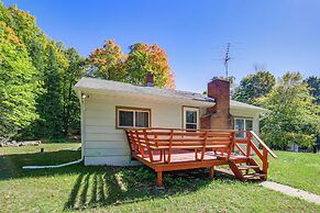 Walk to Water: Lake House in Suring!