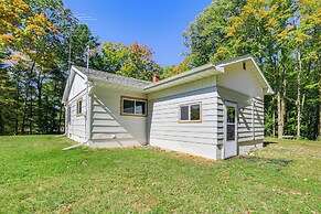 Walk to Water: Lake House in Suring!