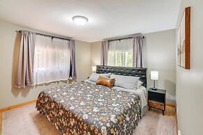 Walk to Water: Lake House in Suring!
