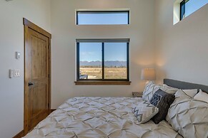 Mtn-view Tiny Home Near Flathead Lake & Skiing!