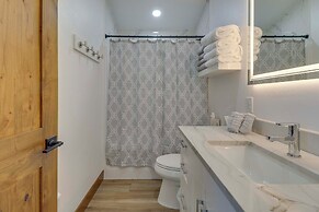 Mtn-view Tiny Home Near Flathead Lake & Skiing!