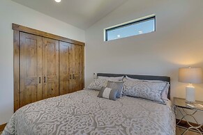 Mtn-view Tiny Home Near Flathead Lake & Skiing!