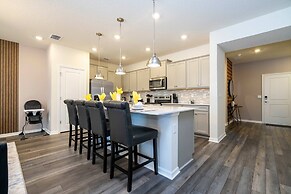 Gorgeous 5Bd Close to Disney With Pool at Windsor Cay 1285