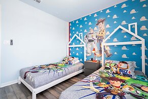 Gorgeous 5Bd Close to Disney With Pool at Windsor Cay 1285