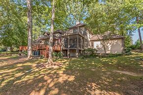 Serene Lakeside Getaway With Games & Relaxation 4 Bedroom Home