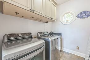 Serene Lakeside Getaway With Games & Relaxation 4 Bedroom Home