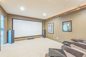 Serene Lakeside Getaway With Games & Relaxation 4 Bedroom Home