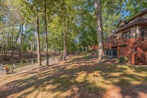 Serene Lakeside Getaway With Games & Relaxation 4 Bedroom Home