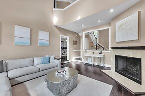 Serene Lakeside Getaway With Games & Relaxation 4 Bedroom Home