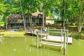 Serene Lakeside Getaway With Games & Relaxation 4 Bedroom Home