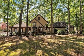 Serene Lakeside Getaway With Games & Relaxation 4 Bedroom Home