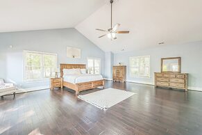Serene Lakeside Getaway With Games & Relaxation 4 Bedroom Home