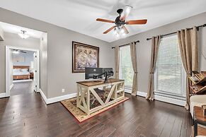 Serene Lakeside Getaway With Games & Relaxation 4 Bedroom Home