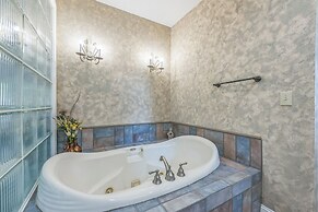 Serene Lakeside Getaway With Games & Relaxation 4 Bedroom Home