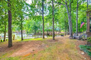 Serene Lakeside Getaway With Games & Relaxation 4 Bedroom Home