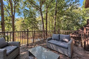 Serene Lakeside Getaway With Games & Relaxation 4 Bedroom Home