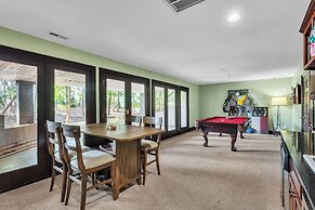 Serene Lakeside Getaway With Games & Relaxation 4 Bedroom Home