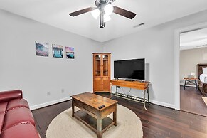 Serene Lakeside Getaway With Games & Relaxation 4 Bedroom Home