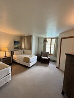 Large 3br Condo On Bus Route ~ Argentine 1517~kids Ski Free 3 Bedroom 