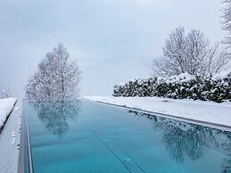 Lovely Apartment With Shared Pool