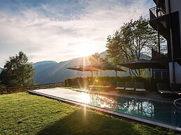 Lovely Apartment With Shared Pool