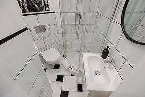 MG Pokoje w Warszawie by Metro Rondo ONZ