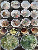 Hang Sói Forest Village