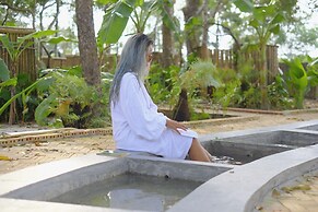 Hang Sói Forest Village