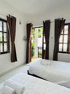 Hang Sói Forest Village