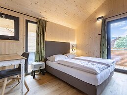 Attractive Holiday Home With Pool