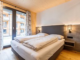 Spacious Apartment With Pool