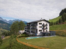 Majestic Apartment With Infinity Pool