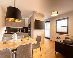 Majestic Apartment With Infinity Pool