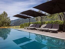 Majestic Apartment With Infinity Pool