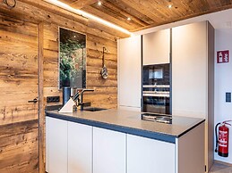 Majestic Apartment With Infinity Pool