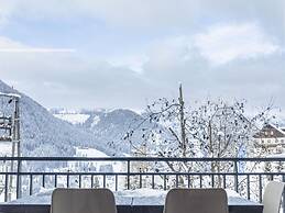 Majestic Apartment With Infinity Pool