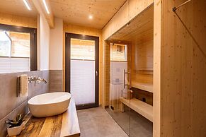 Attractive Holiday Home With Pool