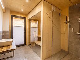 Attractive Holiday Home With Pool