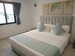 Hibiscus Suites And Residences